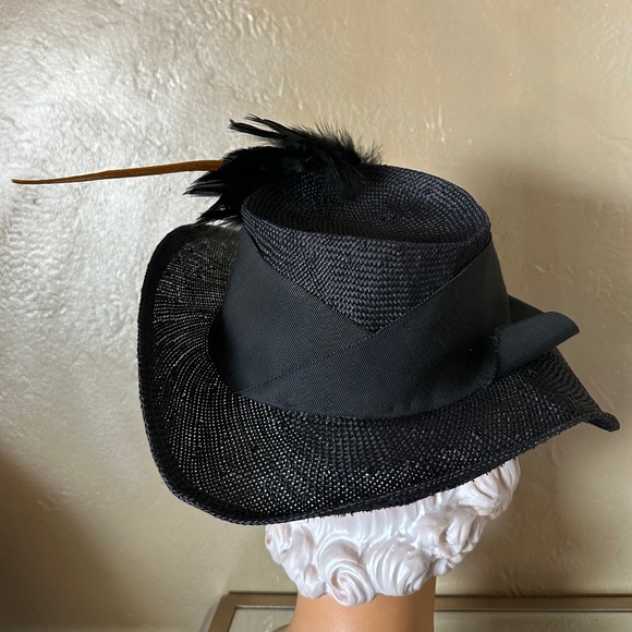 EYE-CATCHING 194Os\' BLACK STRAW FEDORA + WIDE BAND & YELLOW/BLACK FEATHERS main image 15